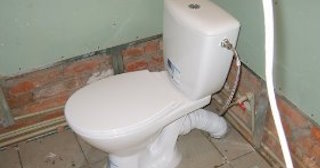 Установка приставного унитаза в Жигулевске - монтаж и подключение, СантехДомЖгл от 5286 рублей